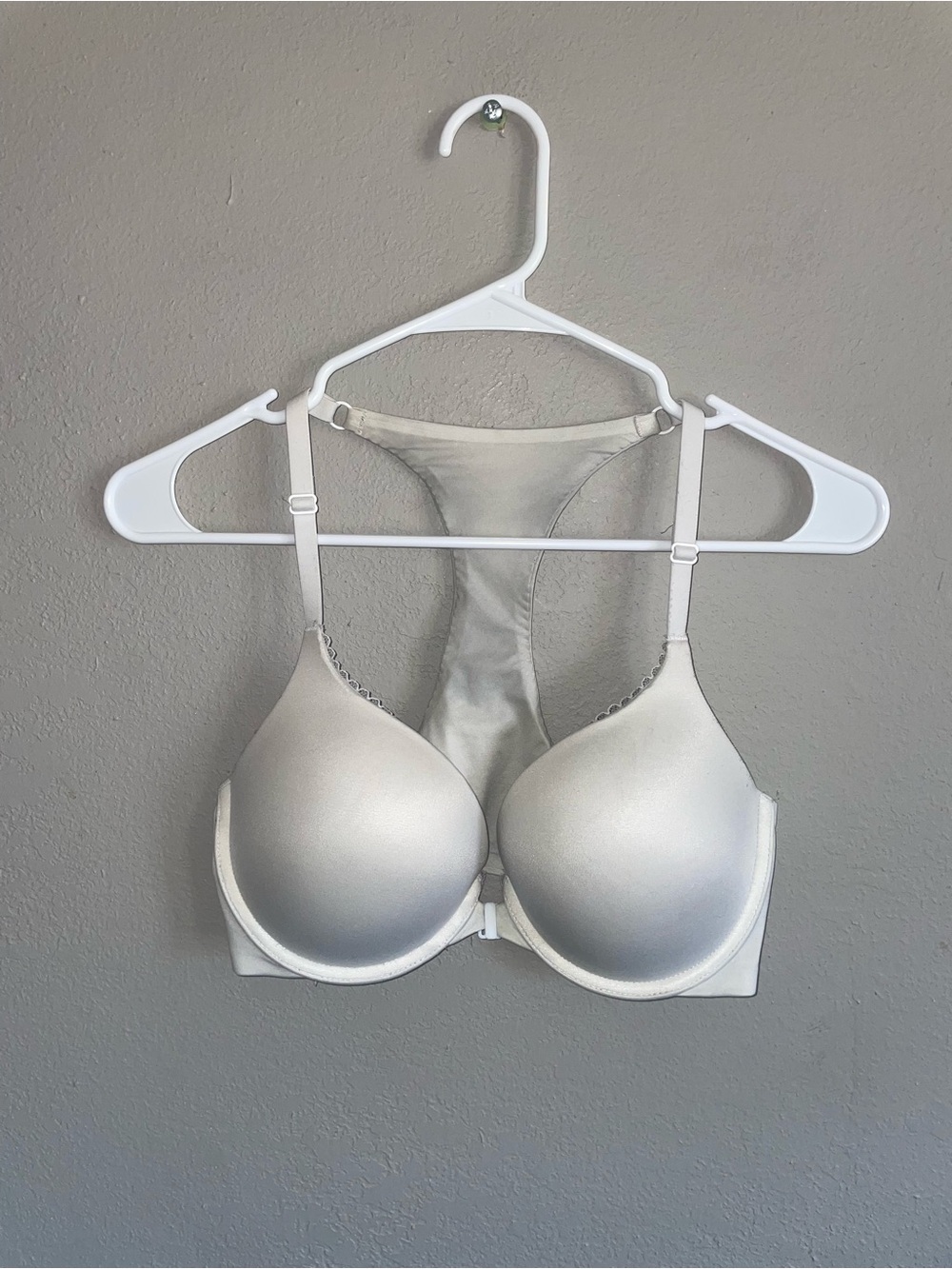 Victoria’s Secret T-Back Smooth Foam T-Shirt Bra - white